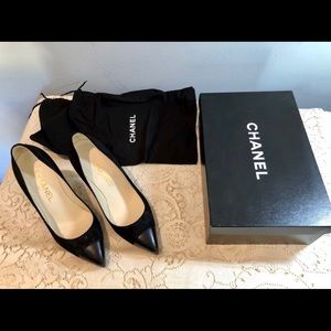 Chanel - black suede heels